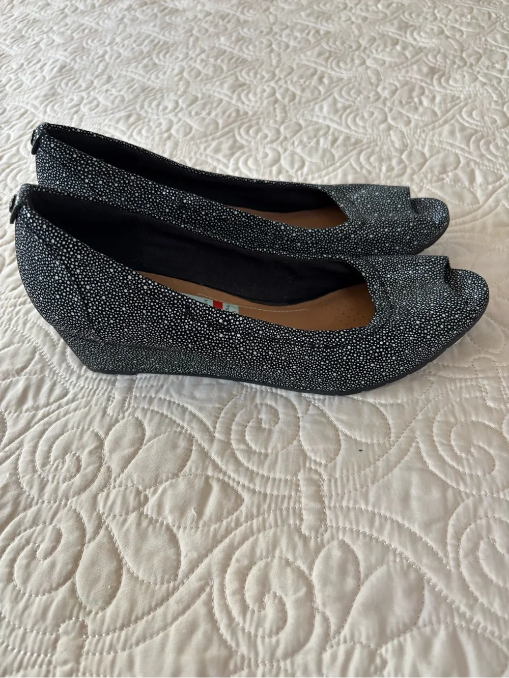 Clarks Black Speckled Vendra Daisy Wedge Peep-Toe Shoes
